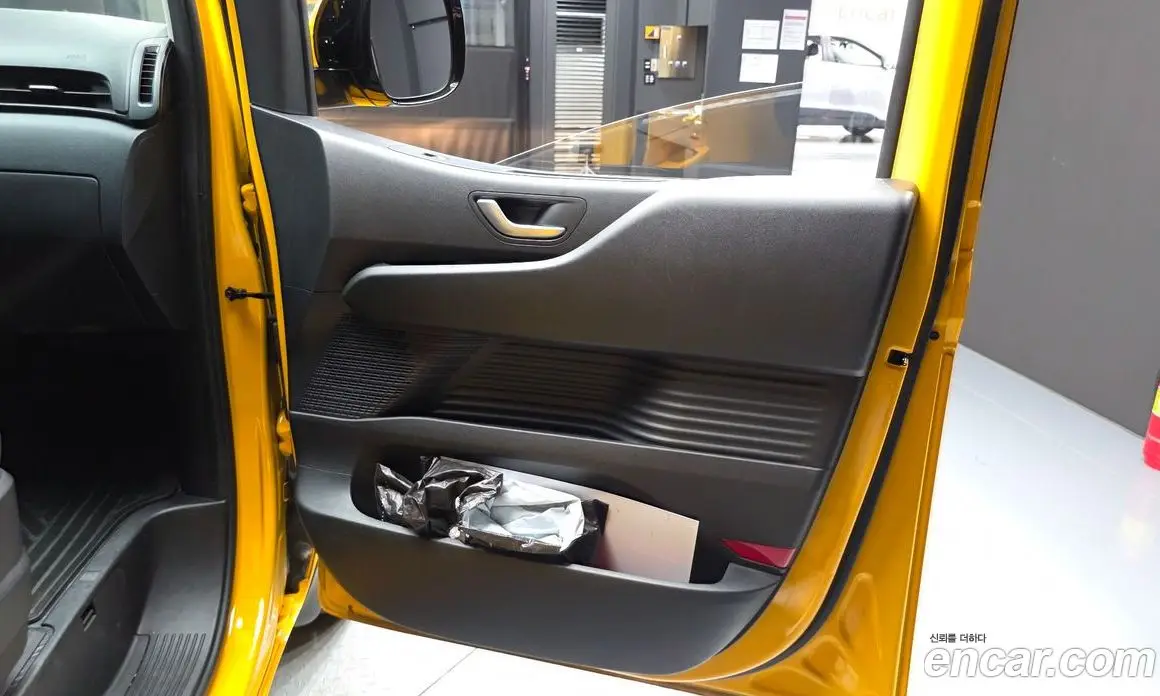 Hyundai Staria 2023 3.5 автомат (гидро), фото 14
