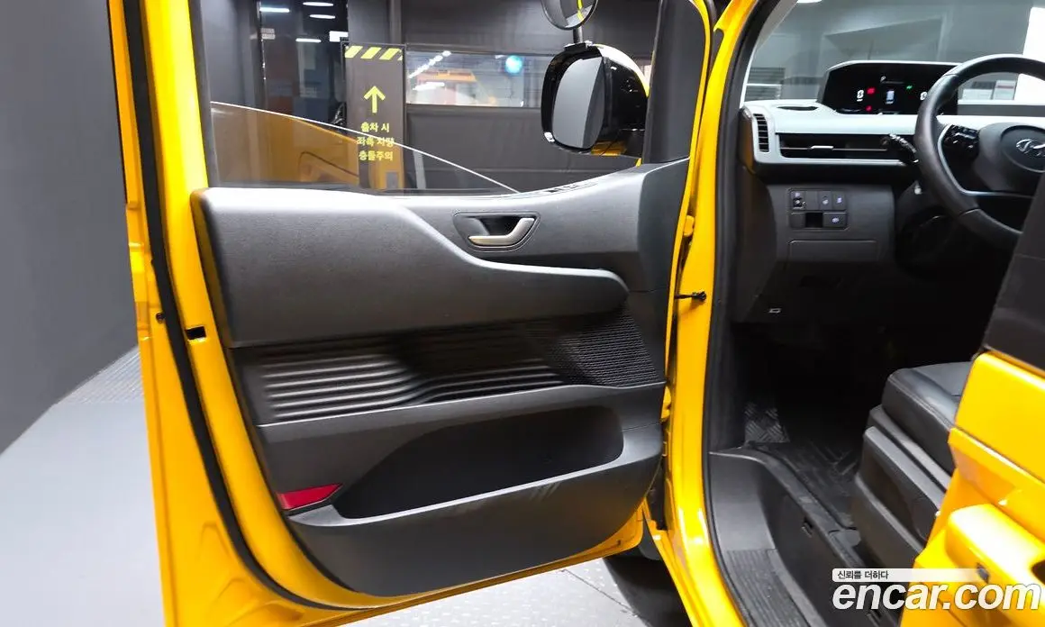 Hyundai Staria 2023 3.5 автомат (гидро), фото 15