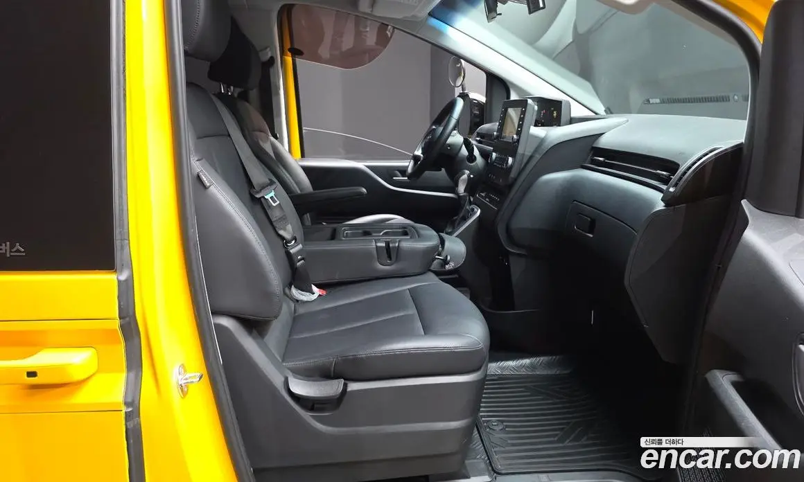 Hyundai Staria 2023 3.5 автомат (гидро), фото 16