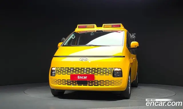 Hyundai Staria 2023 3.5 автомат (гидро), миниатюра 3
