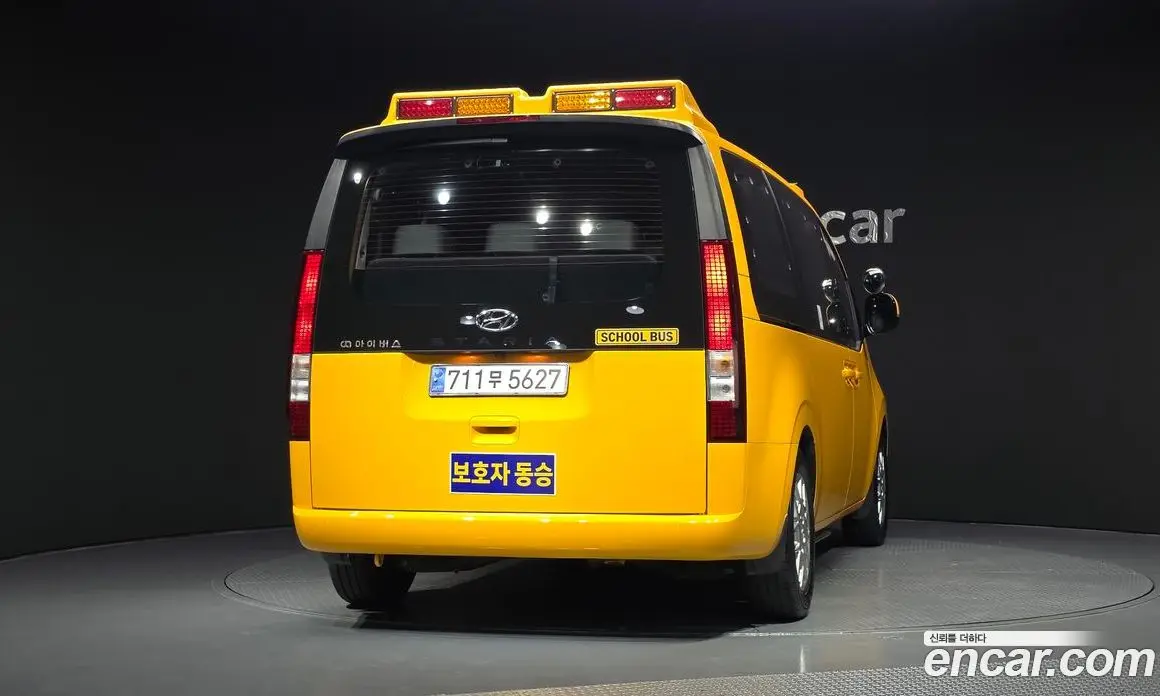Hyundai Staria 2023 3.5 автомат (гидро), фото 4