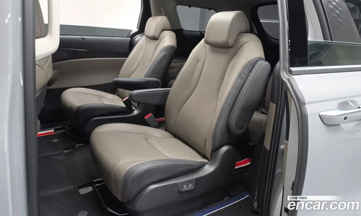 Kia Carnival 2025 1.6 автомат (гидро), фото 18
