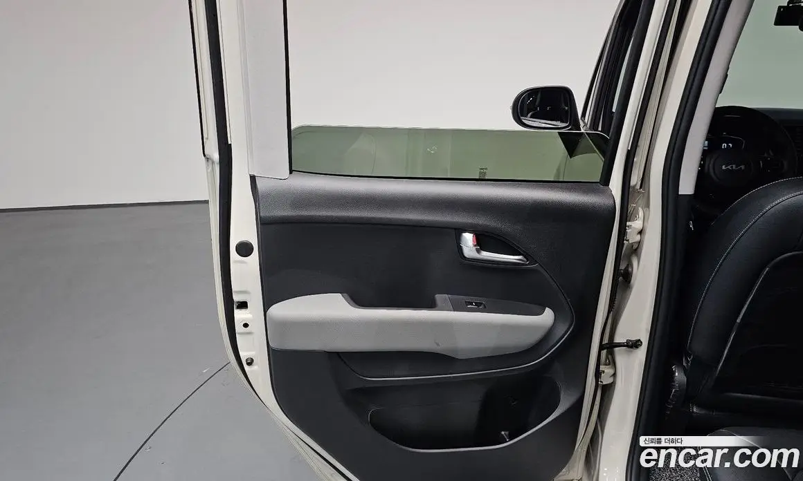 Kia Ray 2022 1.0 автомат (гидро), фото 14