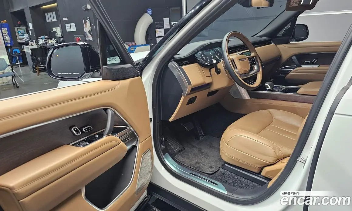 Land Rover Range Rover 2023 4.4 автомат (гидро), фото 13