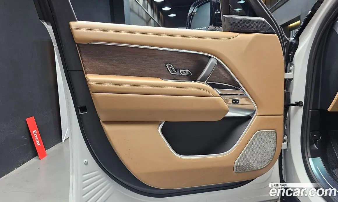 Land Rover Range Rover 2023 4.4 автомат (гидро), фото 14