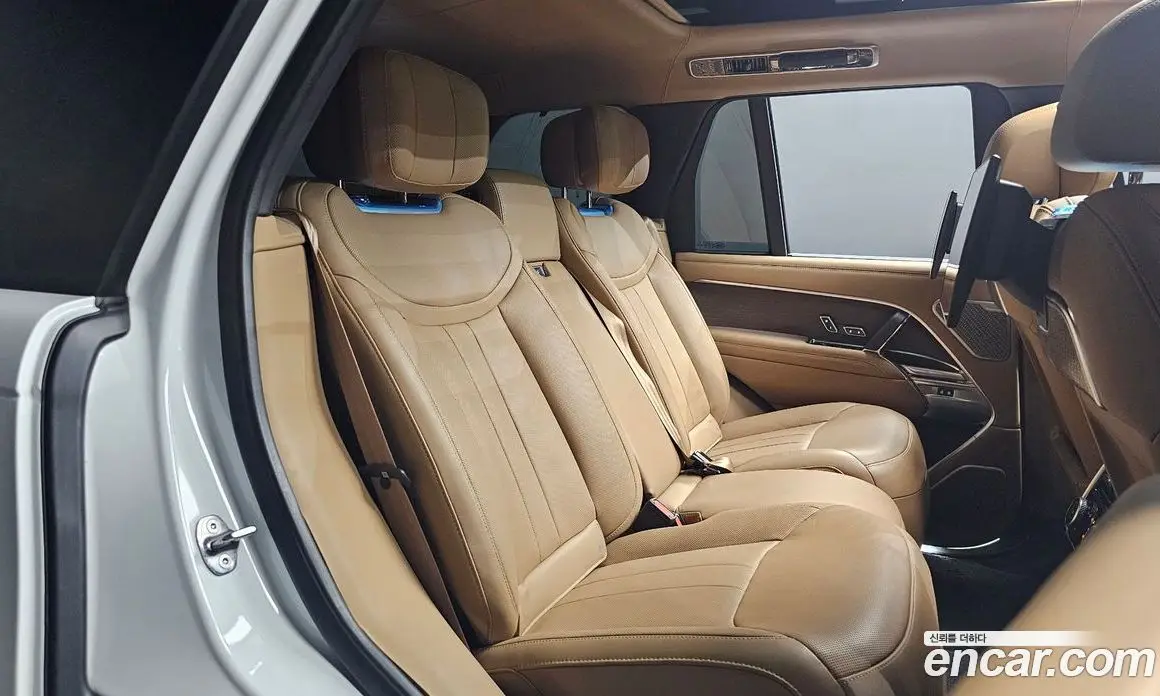 Land Rover Range Rover 2023 4.4 автомат (гидро), фото 17
