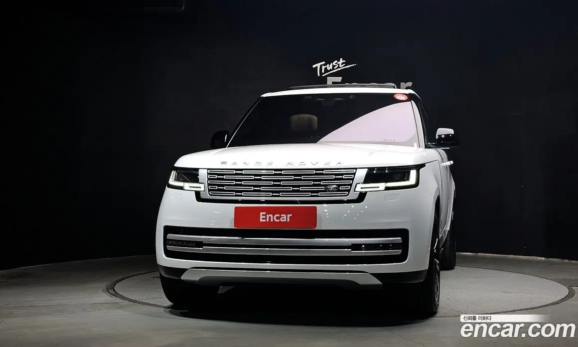Land Rover Range Rover 2023 4.4 автомат (гидро), фото 3
