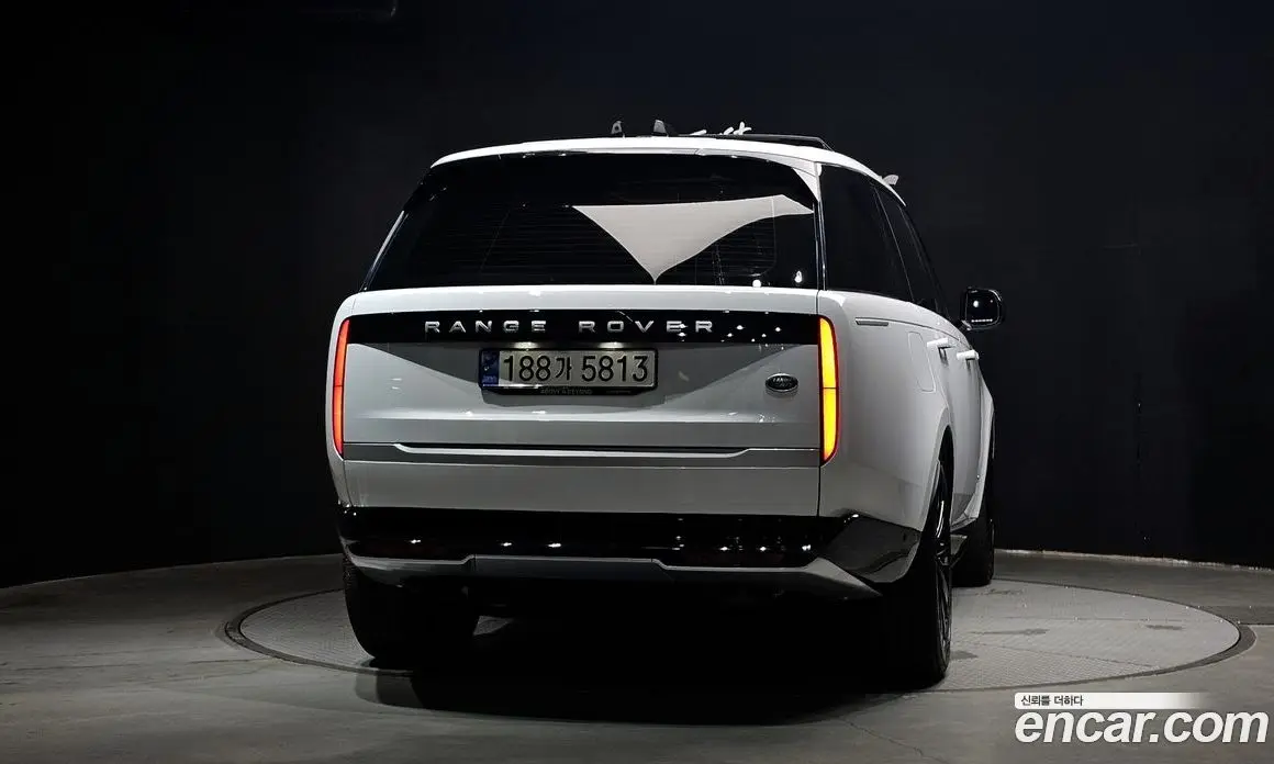 Land Rover Range Rover 2023 4.4 автомат (гидро), фото 4