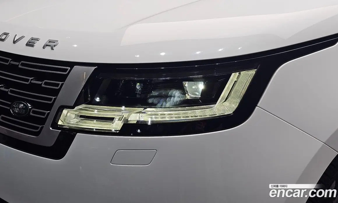 Land Rover Range Rover 2023 4.4 автомат (гидро), фото 8