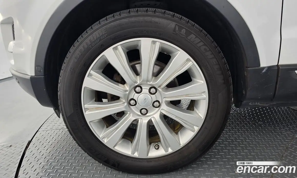 Land Rover Range Rover Evoque 2015 2.0 автомат (гидро), фото 5