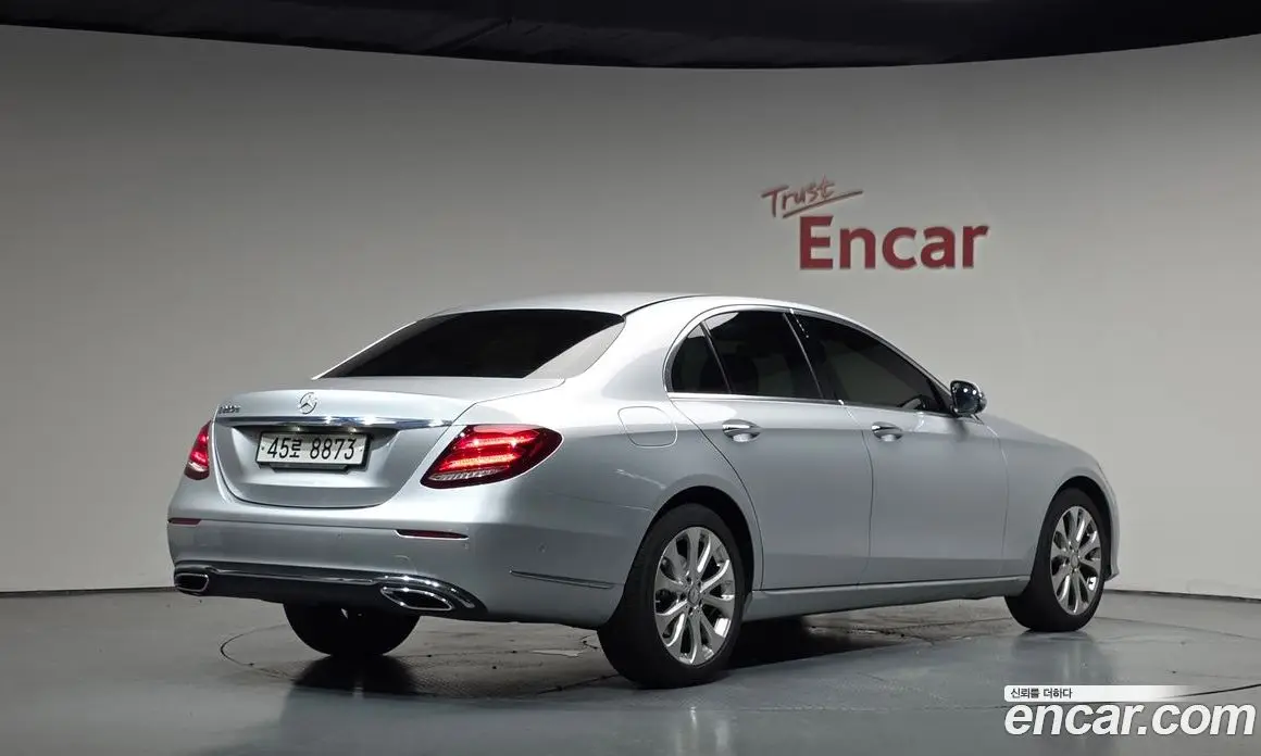 Mercedes-Benz E-Class 2016 1.9 автомат (гидро), фото 1 Mercedes-Benz E-Class 2016 1.9 автомат (гидро), фото 1