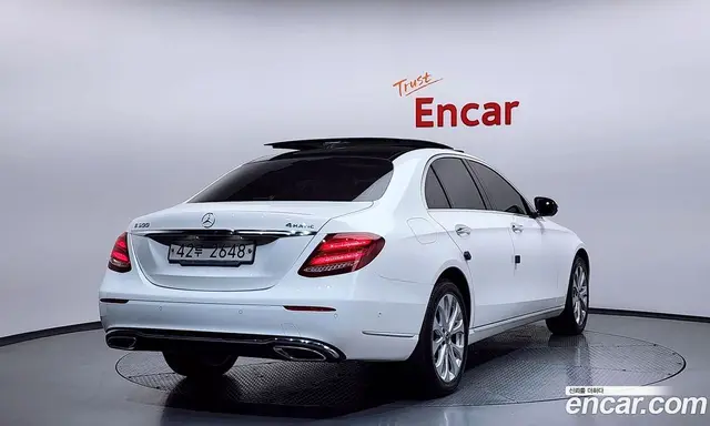Mercedes-Benz E-Class 2019 2.0 автомат (гидро), миниатюра 2