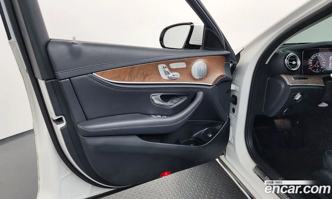 Mercedes-Benz E-Class 2019 2.0 автомат (гидро), фото 14