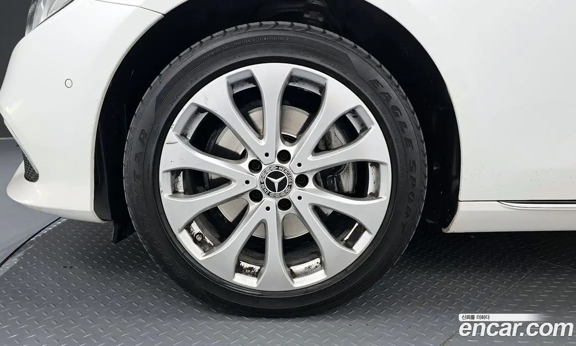 Mercedes-Benz E-Class 2019 1.9 автомат (гидро), фото 5 Mercedes-Benz E-Class 2019 1.9 автомат (гидро), фото 5