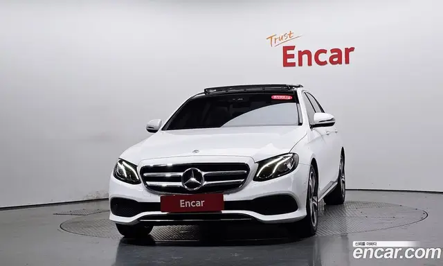 Mercedes-Benz E-Class 2019 2.0 автомат (гидро), миниатюра 2