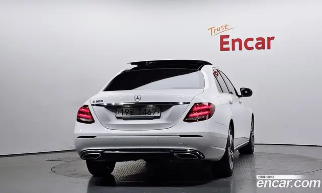 Mercedes-Benz E-Class 2019 2.0 автомат (гидро), миниатюра 3
