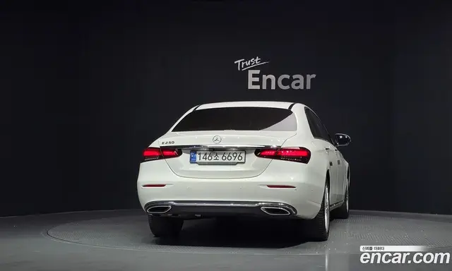 Mercedes-Benz E-Class 2020 2.0 автомат (гидро), миниатюра 4 Mercedes-Benz E-Class 2020 2.0 автомат (гидро), миниатюра 4