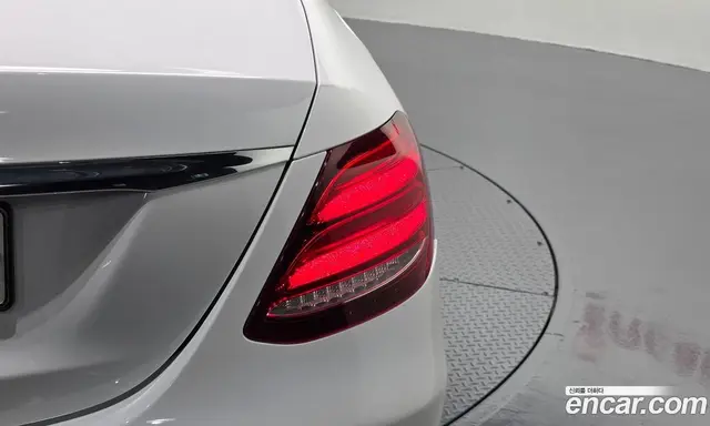 Mercedes-Benz E-Class 2020 2.0 автомат (гидро), миниатюра 9