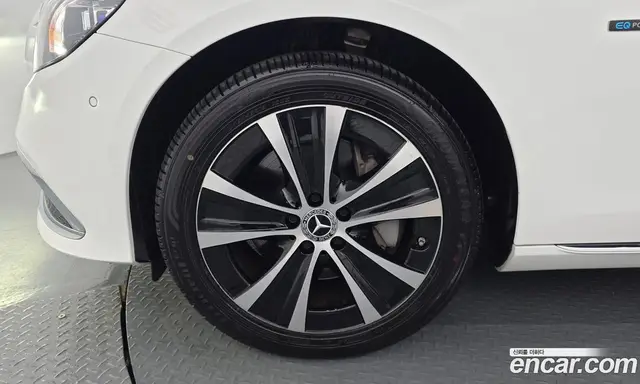 Mercedes-Benz E-Class 2021 2.0 автомат (гидро), миниатюра 5 Mercedes-Benz E-Class 2021 2.0 автомат (гидро), миниатюра 5