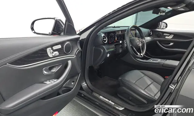 Mercedes-Benz E-Class 2023 2.0 автомат (гидро), миниатюра 12