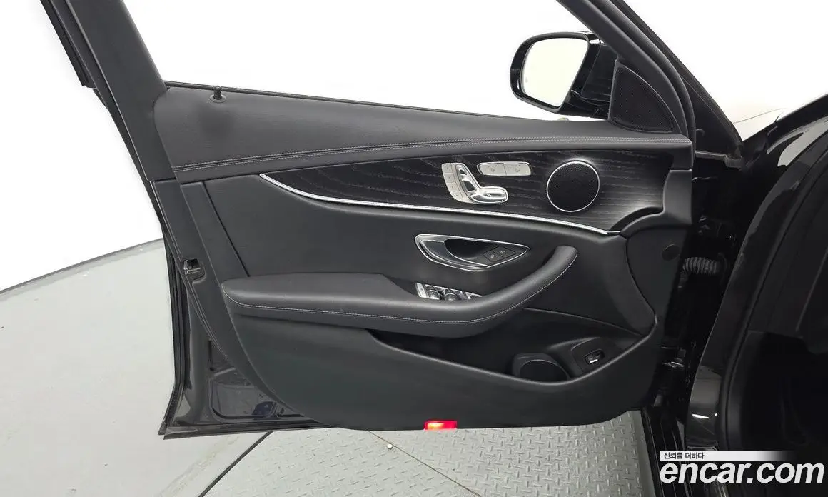 Mercedes-Benz E-Class 2023 2.0 автомат (гидро), фото 13 Mercedes-Benz E-Class 2023 2.0 автомат (гидро), фото 13