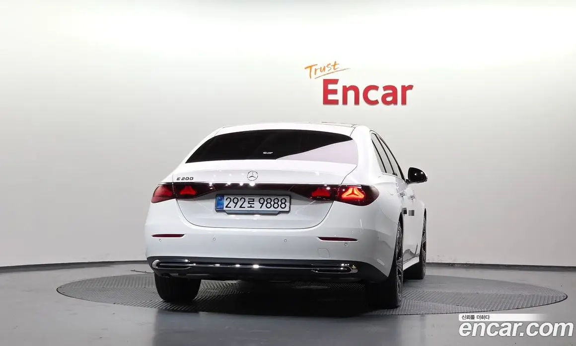 Mercedes-Benz E-Class 2025 2.0 автомат (гидро), фото 4