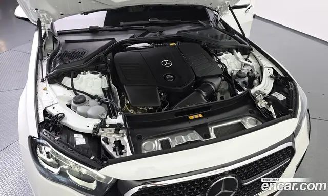 Mercedes-Benz E-Class 2025 2.0 автомат (гидро), миниатюра 6