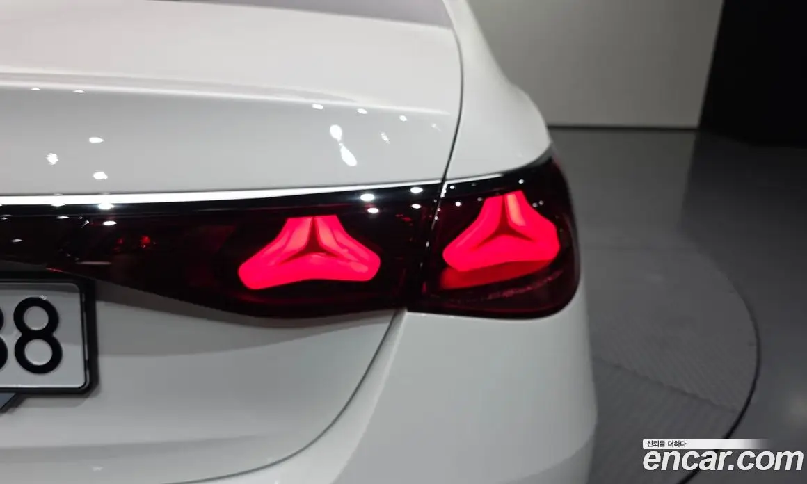 Mercedes-Benz E-Class 2025 2.0 автомат (гидро), фото 9