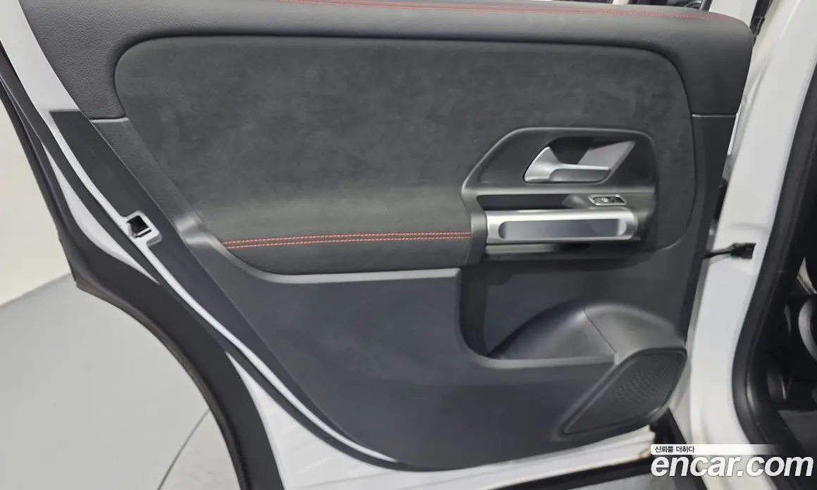 Mercedes-Benz GLB-Class 2022 2.0 автомат (гидро), фото 15