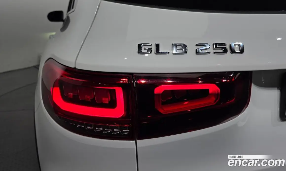Mercedes-Benz GLB-Class 2022 2.0 автомат (гидро), фото 9