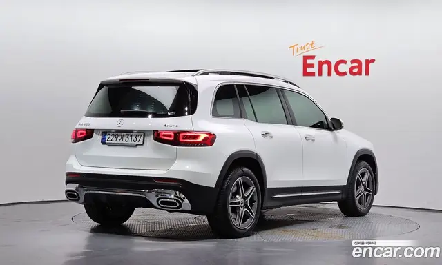 Mercedes-Benz GLB-Class 2023 2.0 автомат (гидро), миниатюра 2