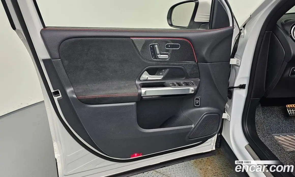 Mercedes-Benz GLB-Class 2023 2.0 автомат (гидро), фото 14