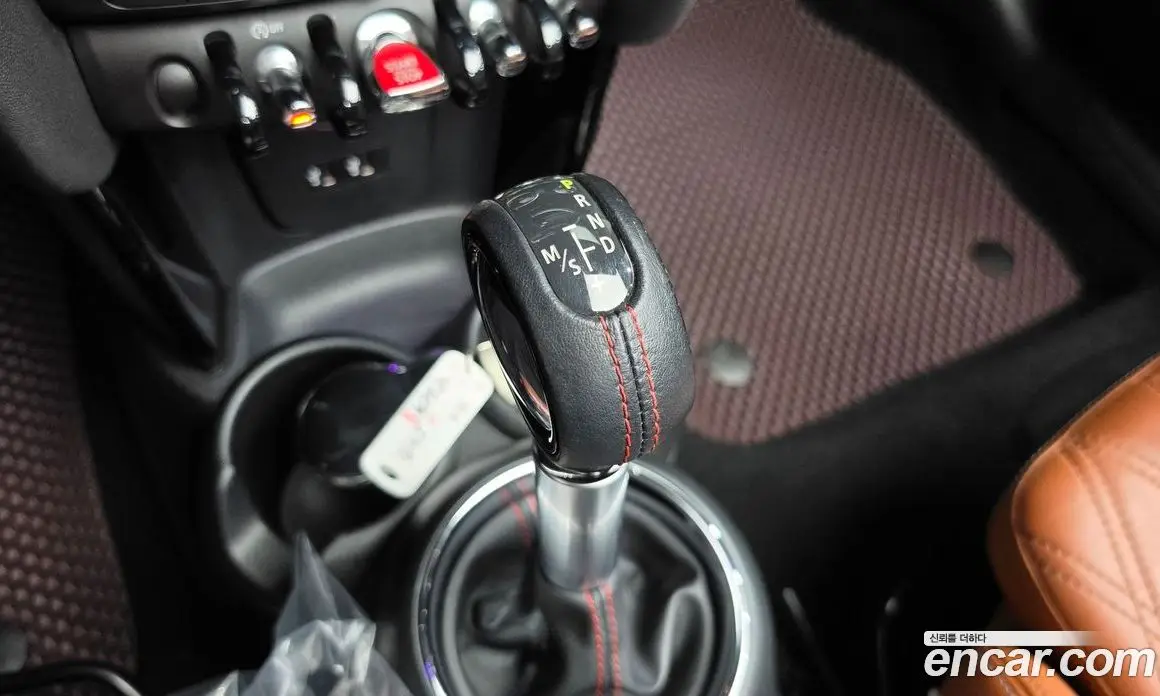 Mini Cooper Convertible 2019 2.0 автомат (гидро), фото 12 Mini Cooper Convertible 2019 2.0 автомат (гидро), фото 12