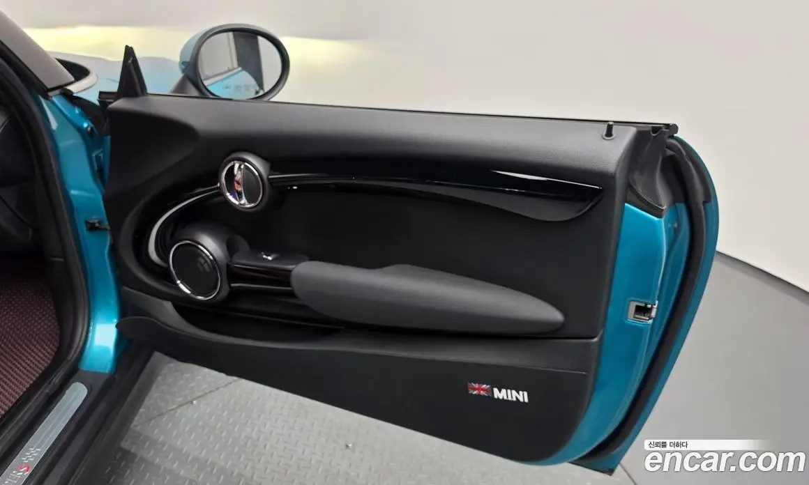 Mini Cooper Convertible 2019 2.0 автомат (гидро), фото 15 Mini Cooper Convertible 2019 2.0 автомат (гидро), фото 15