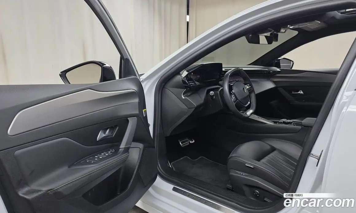 Peugeot 308 2023 1.5 автомат (гидро), фото 13 Peugeot 308 2023 1.5 автомат (гидро), фото 13