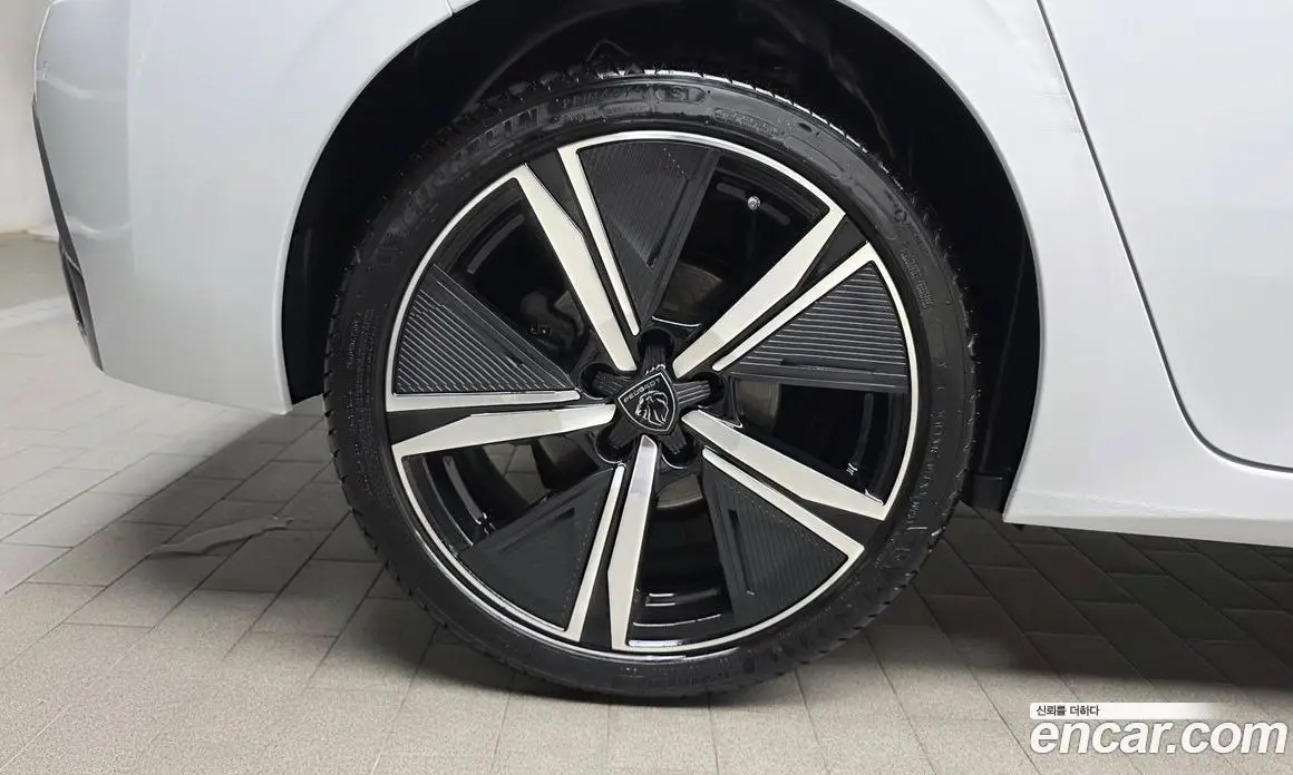 Peugeot 308 2023 1.5 автомат (гидро), фото 5 Peugeot 308 2023 1.5 автомат (гидро), фото 5