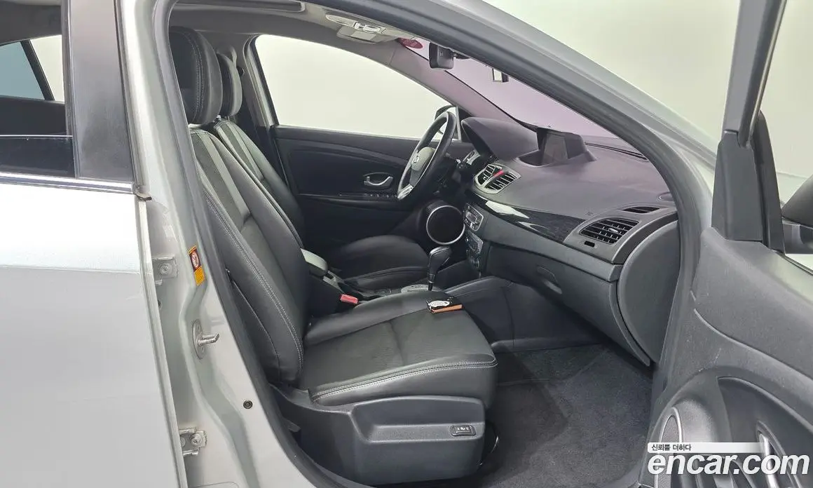 Renault (Samsung) SM3 2015 1.6 автомат (гидро), фото 13 Renault (Samsung) SM3 2015 1.6 автомат (гидро), фото 13