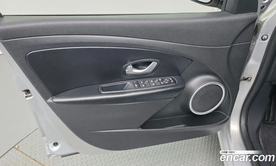 Renault (Samsung) SM3 2015 1.6 автомат (гидро), фото 14 Renault (Samsung) SM3 2015 1.6 автомат (гидро), фото 14