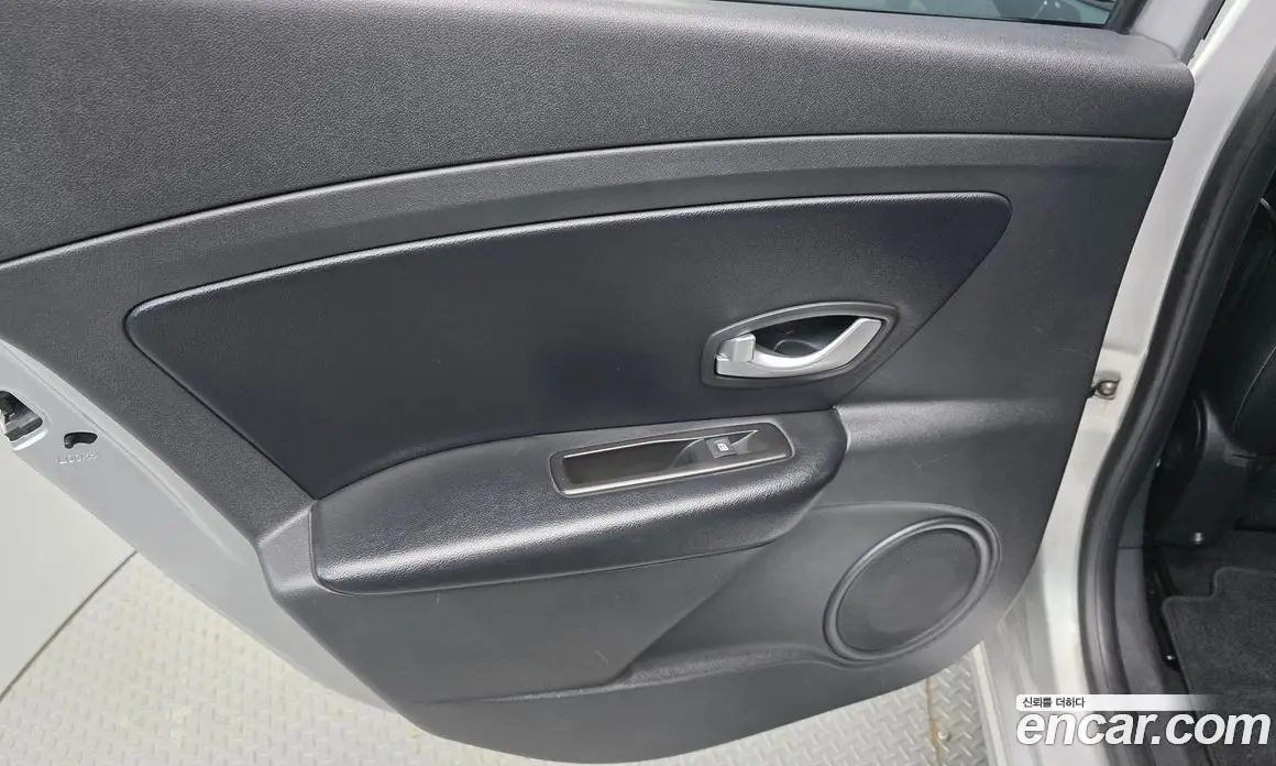 Renault (Samsung) SM3 2015 1.6 автомат (гидро), фото 15 Renault (Samsung) SM3 2015 1.6 автомат (гидро), фото 15