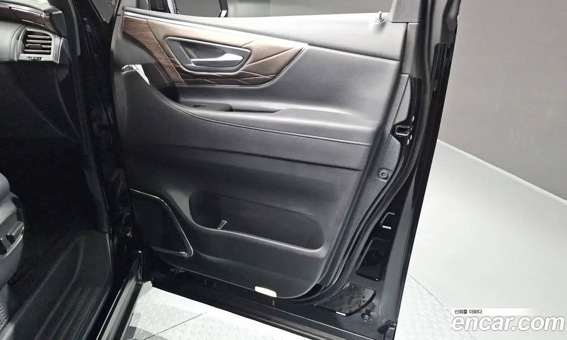 Toyota Alphard 2025 2.5 автомат (гидро), фото 15