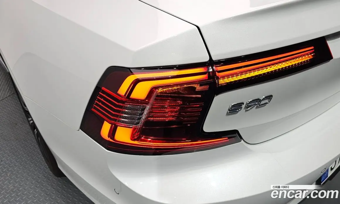 Volvo S90 2023 2.0 автомат (гидро), фото 9 Volvo S90 2023 2.0 автомат (гидро), фото 9