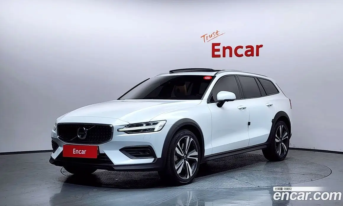 Volvo V60 2020 2.0 автомат (гидро), фото 1 Volvo V60 2020 2.0 автомат (гидро), фото 1