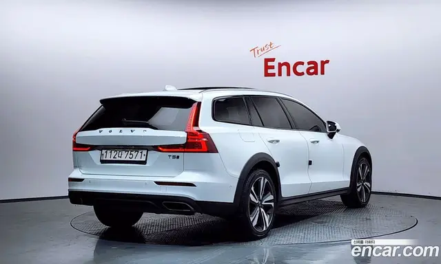 Volvo V60 2020 2.0 автомат (гидро), миниатюра 2 Volvo V60 2020 2.0 автомат (гидро), миниатюра 2