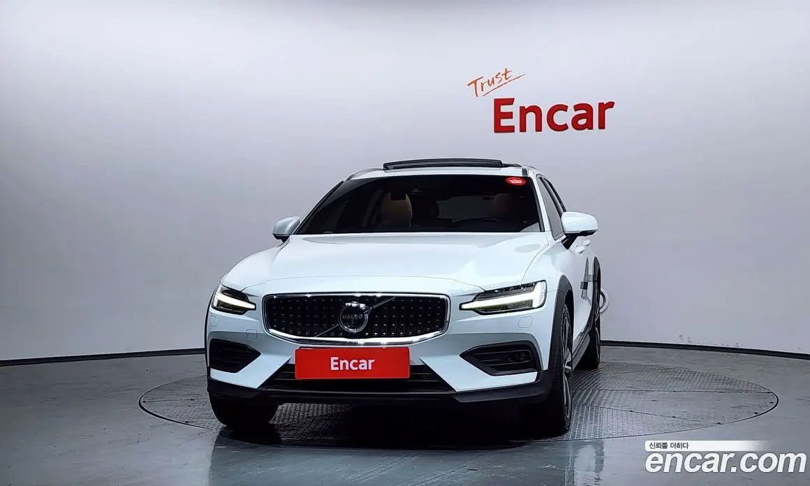 Volvo V60 2020 2.0 автомат (гидро), фото 3 Volvo V60 2020 2.0 автомат (гидро), фото 3
