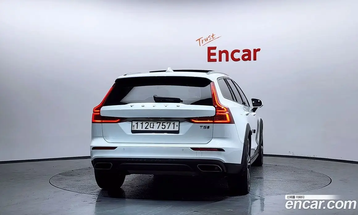 Volvo V60 2020 2.0 автомат (гидро), фото 4 Volvo V60 2020 2.0 автомат (гидро), фото 4