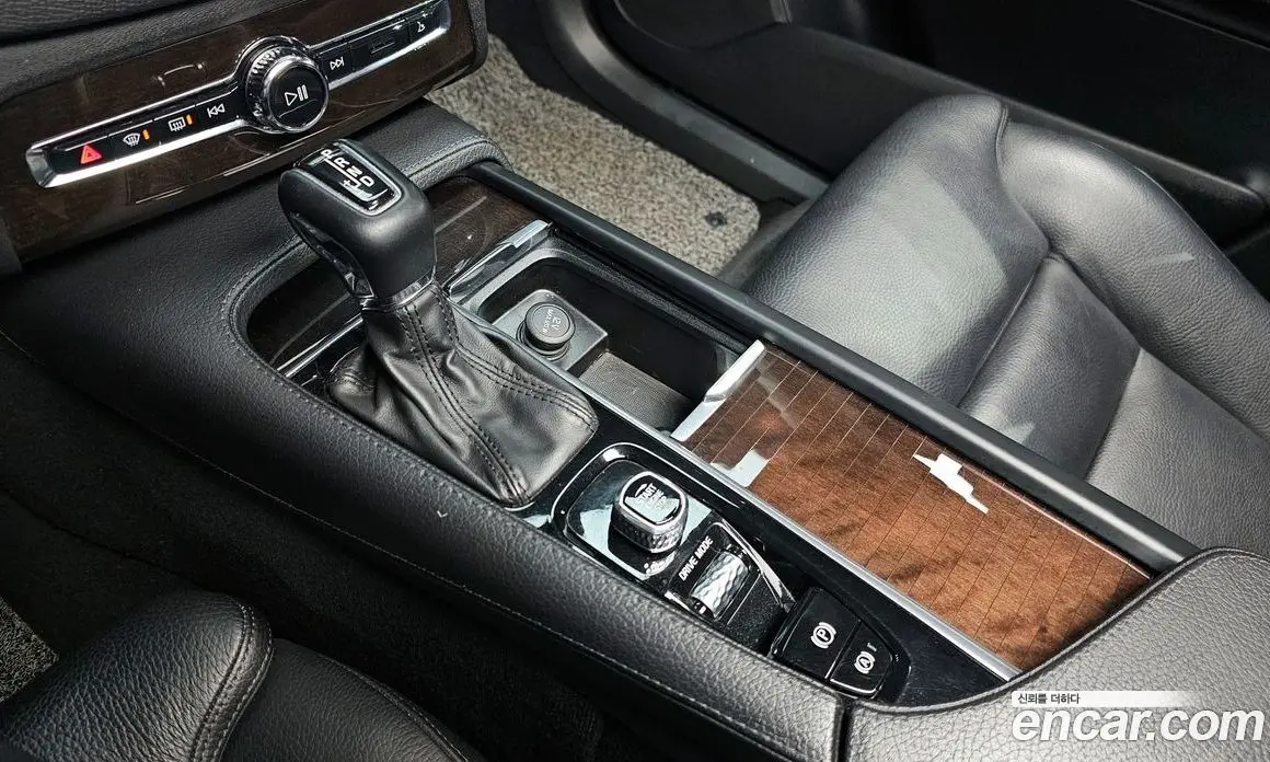 Volvo XC90 2019 2.0 автомат (гидро), фото 12 Volvo XC90 2019 2.0 автомат (гидро), фото 12