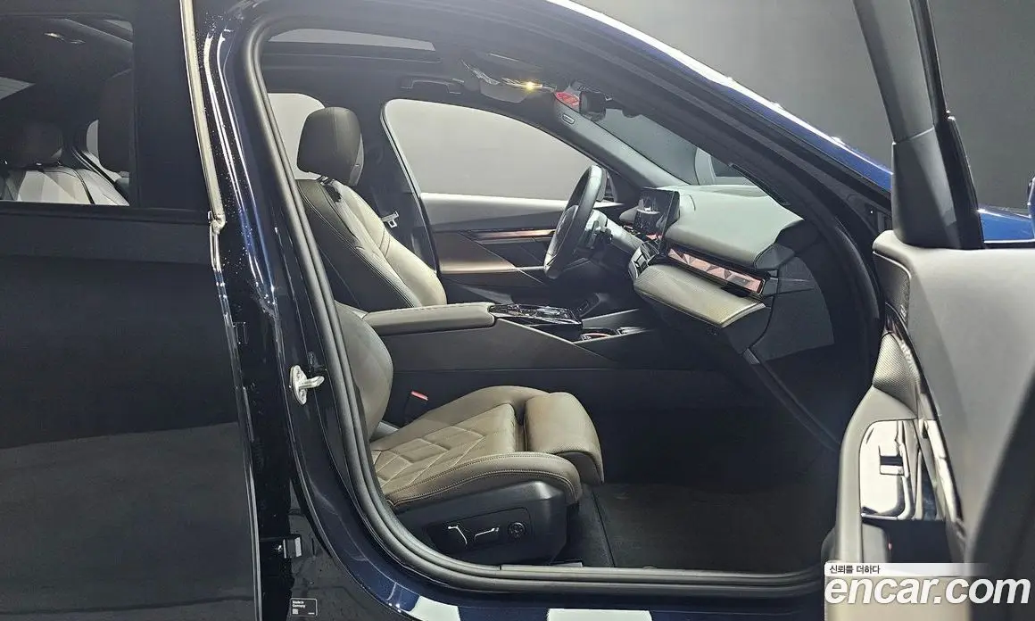 BMW 5 серия 2025 2.0 автомат (гидро), фото 16