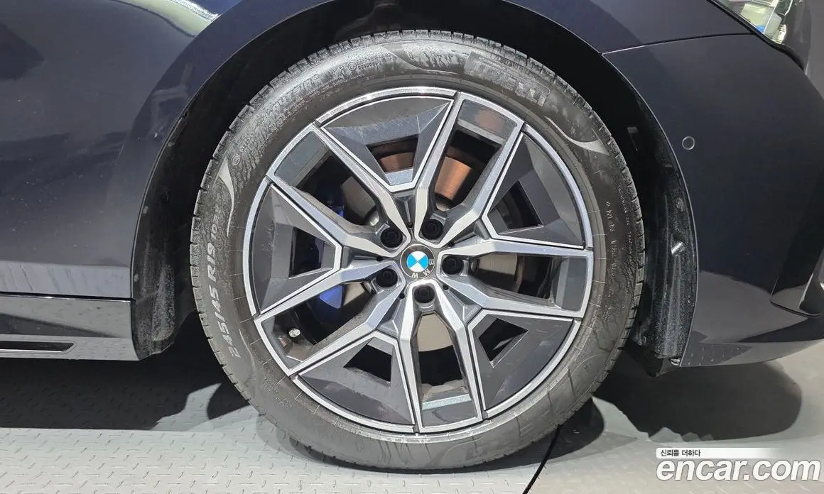 BMW 5 серия 2025 2.0 автомат (гидро), фото 7