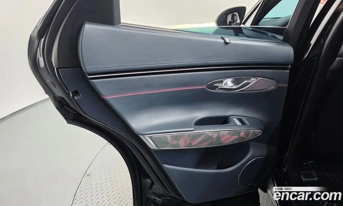 Genesis GV70 2021 2.5 автомат (гидро), фото 15 Genesis GV70 2021 2.5 автомат (гидро), фото 15