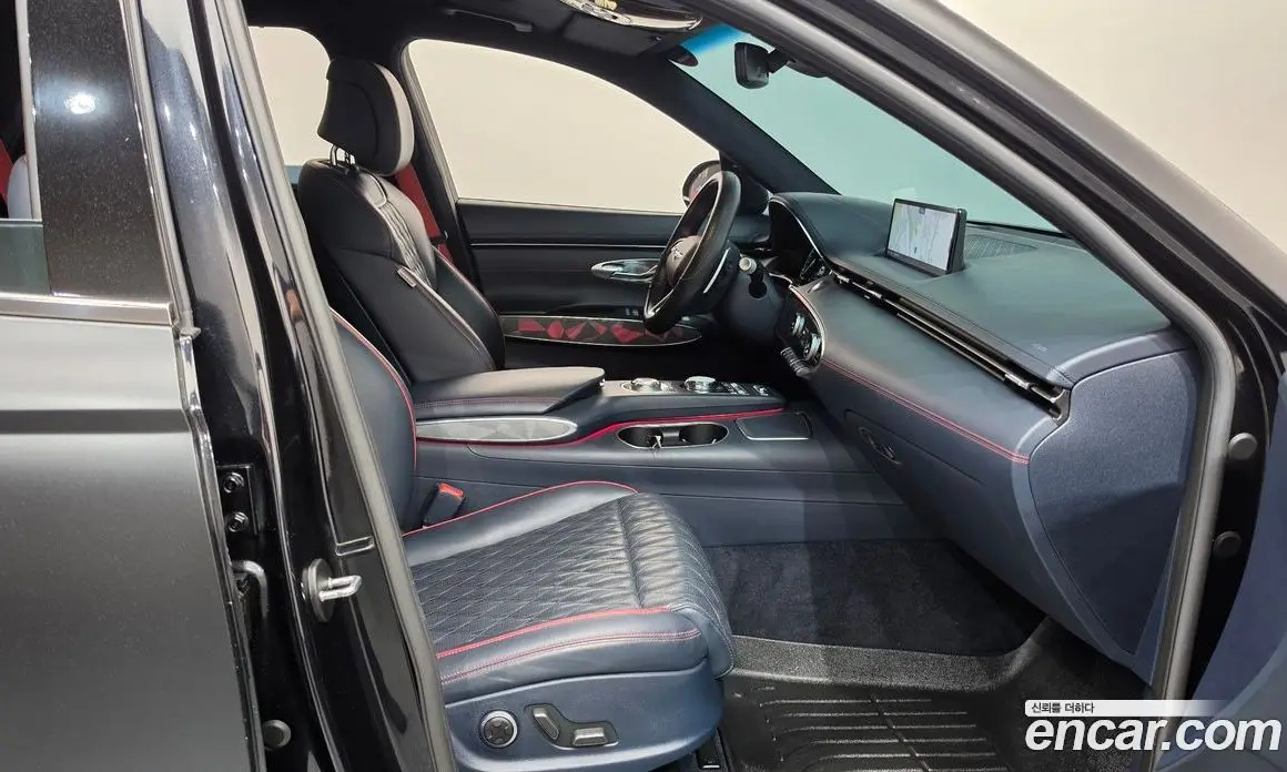 Genesis GV70 2021 2.5 автомат (гидро), фото 16 Genesis GV70 2021 2.5 автомат (гидро), фото 16